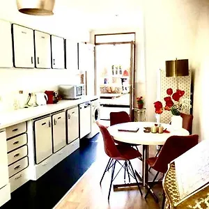 Foodiejive Apartment